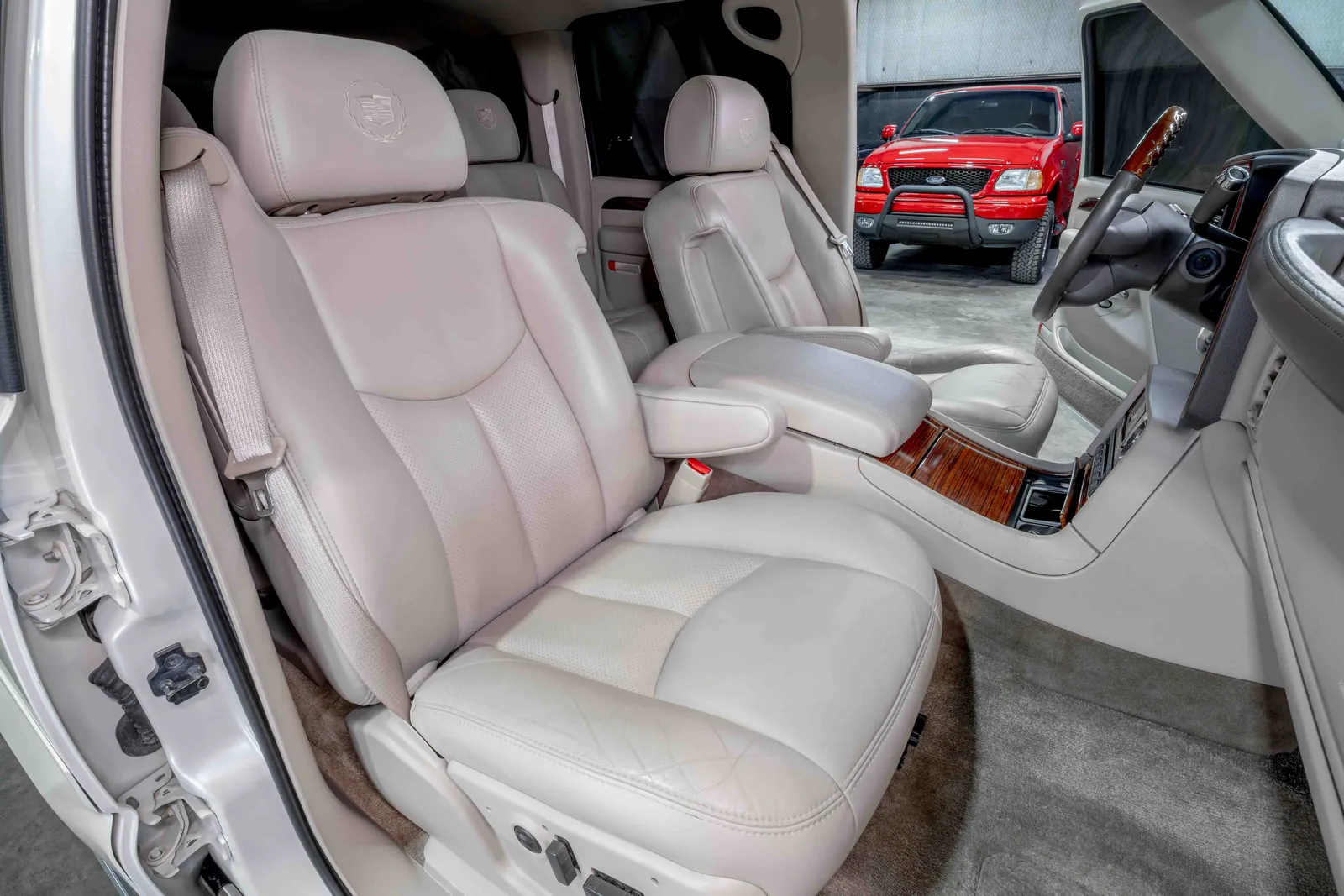 2003-Cadillac-Escalade-White Diamond Pearl-3GYFK66N33G294143-48.jpg